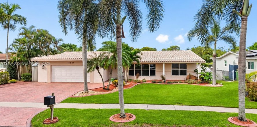 Casa en Pembroke Pines, Florida 3 dormitorios, 178.09 m2 № 2411999