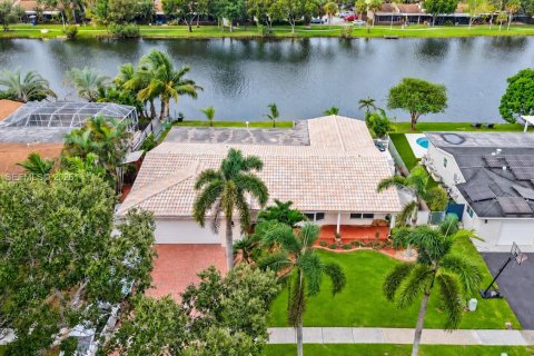 Casa en venta en Pembroke Pines, Florida, 3 dormitorios, 178.09 m2 № 2411999 - foto 18