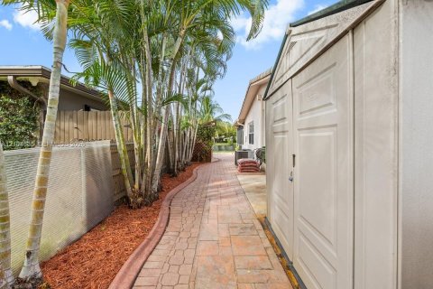 Casa en venta en Pembroke Pines, Florida, 3 dormitorios, 178.09 m2 № 2411999 - foto 17