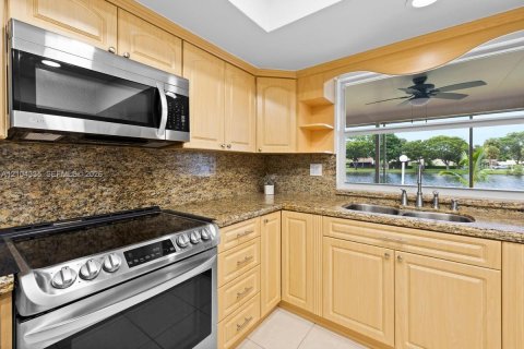 Casa en venta en Pembroke Pines, Florida, 3 dormitorios, 178.09 m2 № 2411999 - foto 6