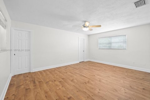 Casa en venta en Pembroke Pines, Florida, 3 dormitorios, 178.09 m2 № 2411999 - foto 10