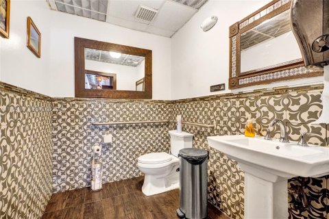 Commercial property in North Miami, Florida № 2081180 - photo 27