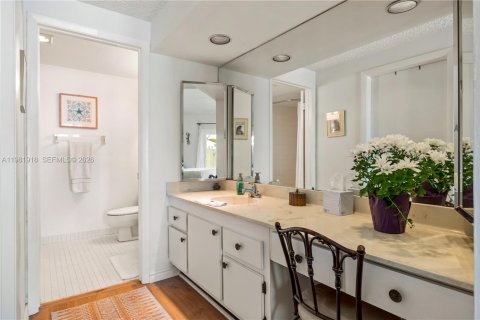 House in Miami, Florida 2 bedrooms, 157.93 sq.m. № 2043195 - photo 15