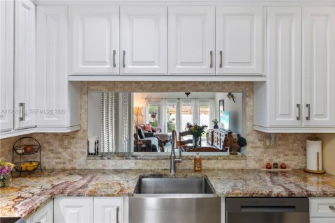 House in Miami, Florida 2 bedrooms, 157.93 sq.m. № 2043195 - photo 7