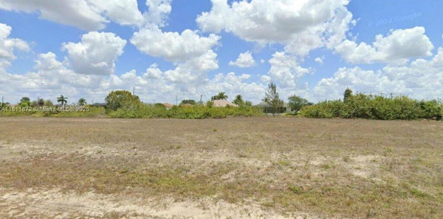Propiedad comercial en Cape Coral, Florida № 1756060