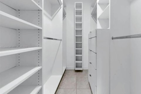 Villa ou maison à louer à Miami, Floride: 3 chambres, 170.75 m2 № 1983005 - photo 6