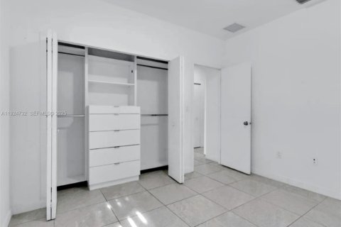 Villa ou maison à louer à Miami, Floride: 3 chambres, 170.75 m2 № 1983005 - photo 5