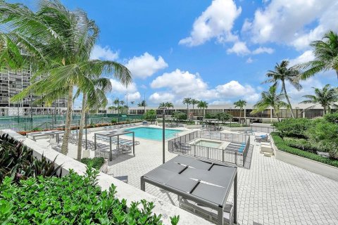 Condo in Miami, Florida, 2 bedrooms  № 1995902 - photo 2