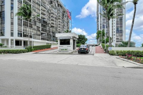 Condo in Miami, Florida, 2 bedrooms  № 1995902 - photo 4
