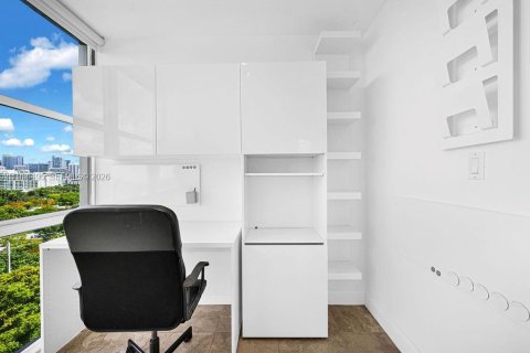 Condo in Miami, Florida, 2 bedrooms  № 1995902 - photo 16