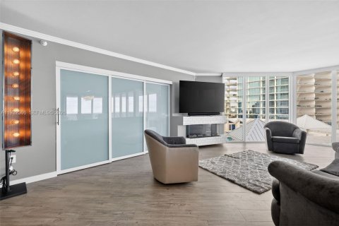 Condominio en alquiler en Sunny Isles Beach, Florida, 3 dormitorios, 196.95 m2 № 1990990 - foto 12