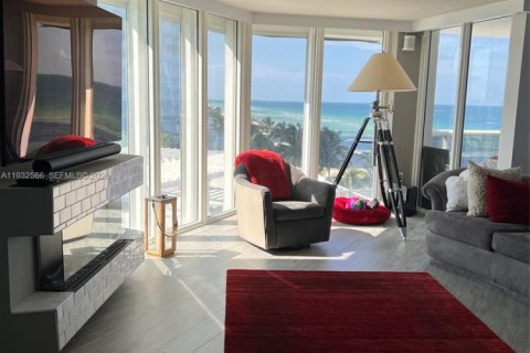 Снять в аренду кондоминиум в Санни-Айлс-Бич, Флорида 2 спальни, 196.95м2, № 1990990 - фото 2