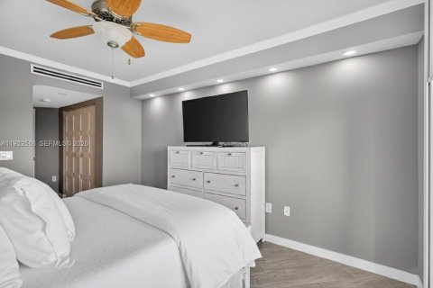 Condominio en alquiler en Sunny Isles Beach, Florida, 3 dormitorios, 196.95 m2 № 1990990 - foto 27