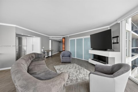 Condominio en alquiler en Sunny Isles Beach, Florida, 3 dormitorios, 196.95 m2 № 1990990 - foto 13