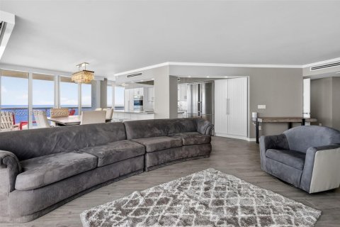 Condominio en alquiler en Sunny Isles Beach, Florida, 3 dormitorios, 196.95 m2 № 1990990 - foto 10