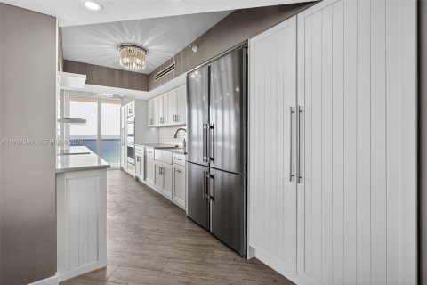 Condominio en alquiler en Sunny Isles Beach, Florida, 3 dormitorios, 196.95 m2 № 1990990 - foto 14