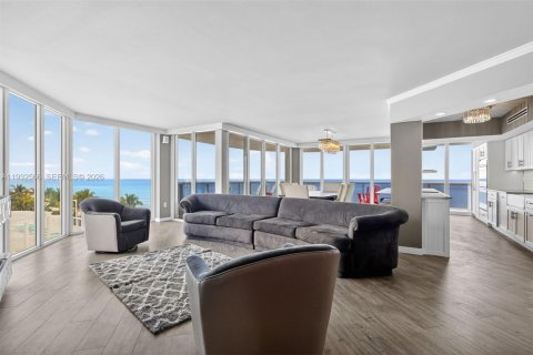 Condominio en alquiler en Sunny Isles Beach, Florida, 3 dormitorios, 196.95 m2 № 1990990 - foto 9