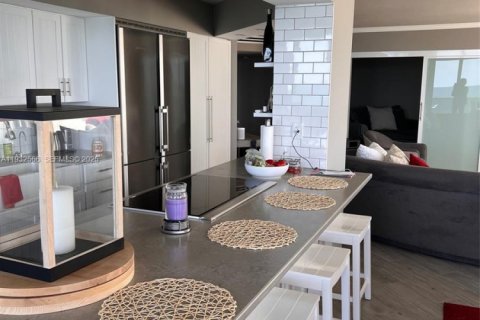 Снять в аренду кондоминиум в Санни-Айлс-Бич, Флорида 2 спальни, 196.95м2, № 1990990 - фото 9