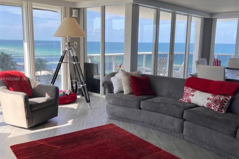 Снять в аренду кондоминиум в Санни-Айлс-Бич, Флорида 2 спальни, 196.95м2, № 1990990 - фото 3