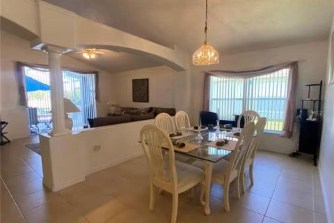 House in Kissimmee, Florida 4 bedrooms, 169.27 sq.m. № 2157154 - photo 11
