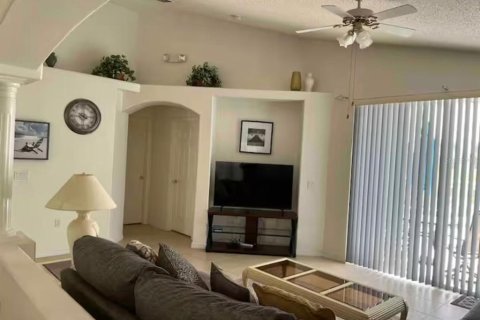 House in Kissimmee, Florida 4 bedrooms, 169.27 sq.m. № 2157154 - photo 7