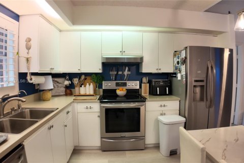 Купить виллу или дом в Хомстед, Флорида 2 спальни, 98.2м2, № 1979060 - фото 12