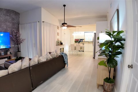 Купить виллу или дом в Хомстед, Флорида 2 спальни, 98.2м2, № 1979060 - фото 8