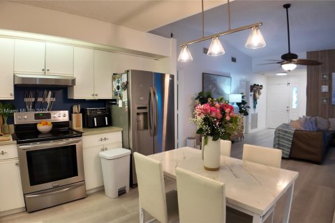 Купить виллу или дом в Хомстед, Флорида 2 спальни, 98.2м2, № 1979060 - фото 11