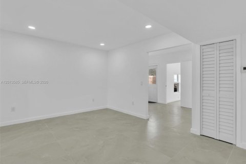 Villa ou maison à louer à Delray Beach, Floride: 2 chambres, 90.3 m2 № 2076557 - photo 13