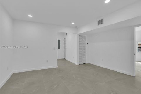 Villa ou maison à louer à Delray Beach, Floride: 2 chambres, 90.3 m2 № 2076557 - photo 11