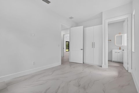 Villa ou maison à vendre à Lake Worth, Floride: 4 chambres, 234.11 m2 № 2261284 - photo 24