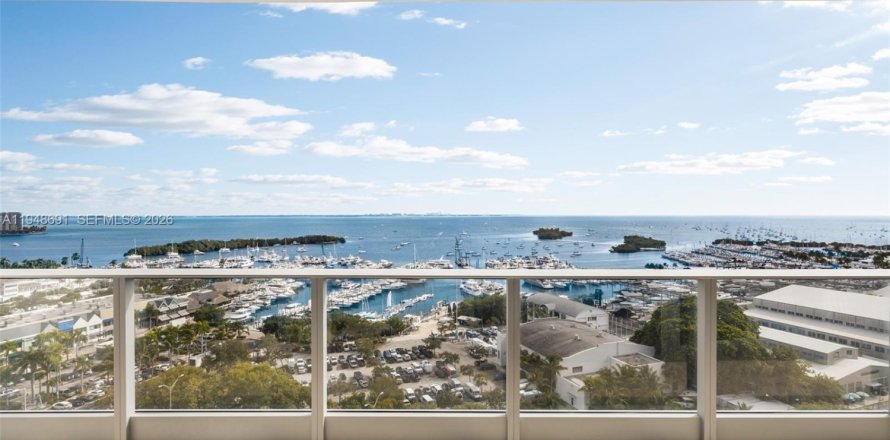 Condo in Miami, Florida, 3 bedrooms  № 2005064