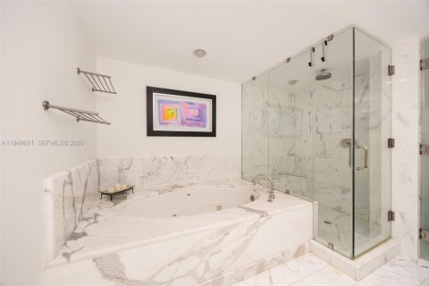 Condo in Miami, Florida, 3 bedrooms  № 2005064 - photo 17