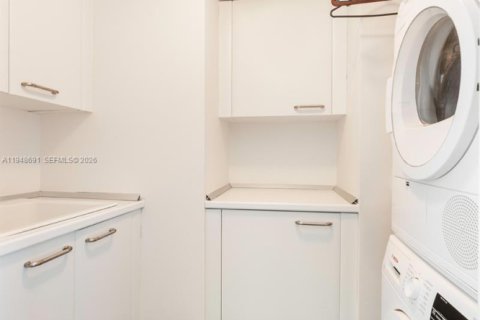 Condo in Miami, Florida, 3 bedrooms  № 2005064 - photo 30