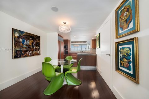 Condo in Miami, Florida, 3 bedrooms  № 2005064 - photo 11