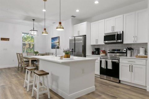 Casa en venta en Port Charlotte, Florida, 4 dormitorios, 151.99 m2 № 1757102 - foto 11