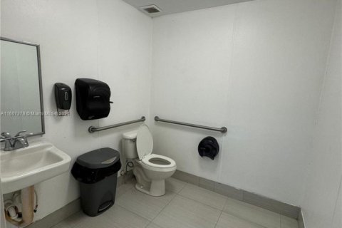 Commercial property in Miami, Florida № 1753271 - photo 2