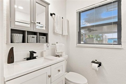House in Port Charlotte, Florida 3 bedrooms, 190.64 sq.m. № 2315050 - photo 14
