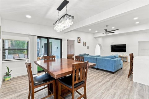 House in Port Charlotte, Florida 3 bedrooms, 190.64 sq.m. № 2315050 - photo 9
