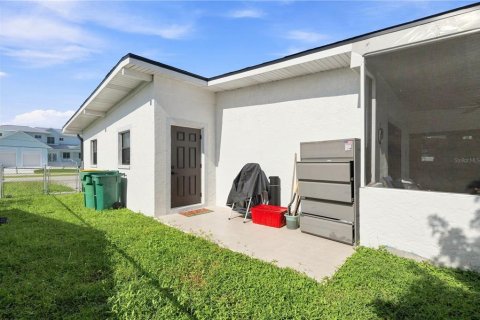 House in Port Charlotte, Florida 3 bedrooms, 190.64 sq.m. № 2315050 - photo 28