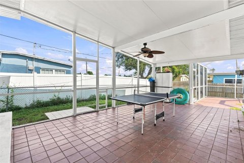 House in Port Charlotte, Florida 3 bedrooms, 190.64 sq.m. № 2315050 - photo 26