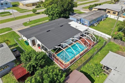 House in Port Charlotte, Florida 3 bedrooms, 190.64 sq.m. № 2315050 - photo 30