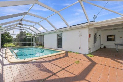 House in Port Charlotte, Florida 3 bedrooms, 190.64 sq.m. № 2315050 - photo 25