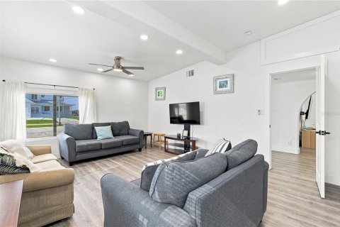 House in Port Charlotte, Florida 3 bedrooms, 190.64 sq.m. № 2315050 - photo 22