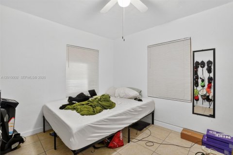Commercial property in South Miami, Florida 106.28 sq.m. № 2090649 - photo 15