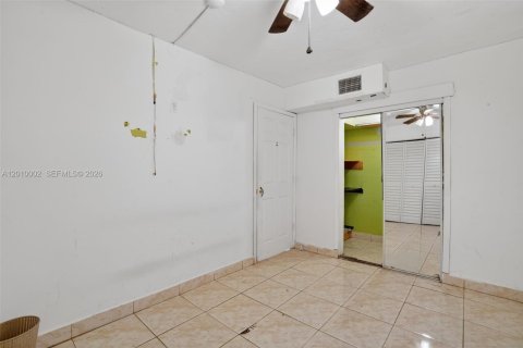 Commercial property in South Miami, Florida 106.28 sq.m. № 2090649 - photo 21