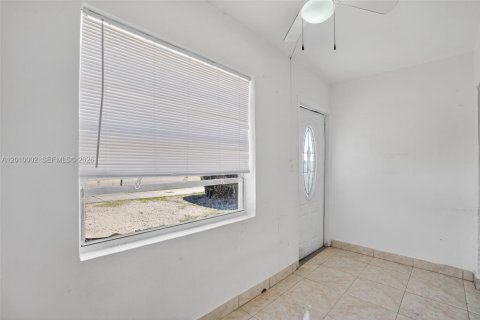 Commercial property in South Miami, Florida 106.28 sq.m. № 2090649 - photo 18