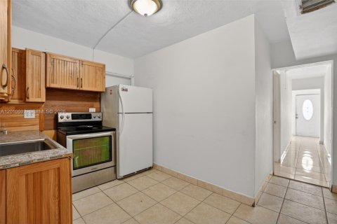 Commercial property in South Miami, Florida 106.28 sq.m. № 2090649 - photo 23