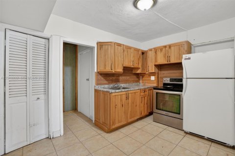 Commercial property in South Miami, Florida 106.28 sq.m. № 2090649 - photo 22