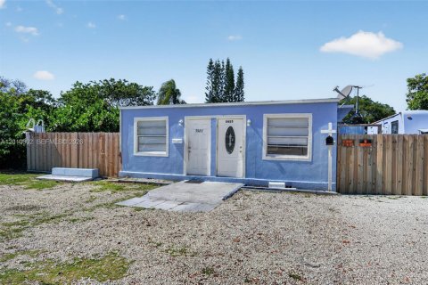 Commercial property in South Miami, Florida 106.28 sq.m. № 2090649 - photo 3